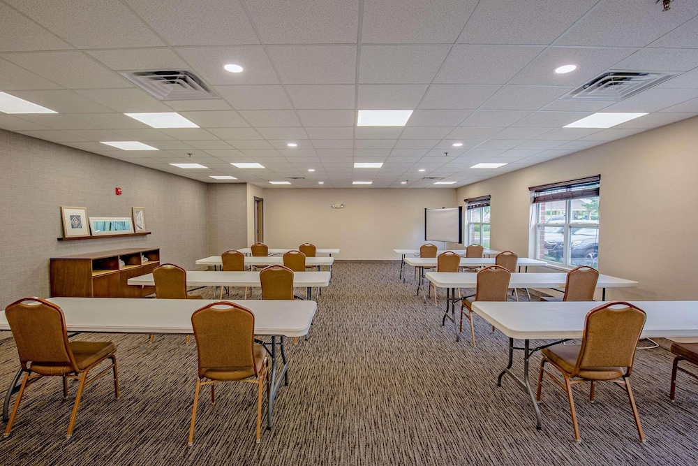 country inn and suites by radisson crystal lake il