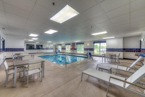 country inn and suites by radisson crystal lake il