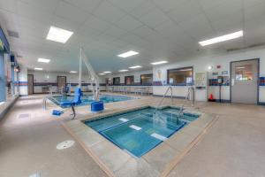 country inn and suites by radisson crystal lake il