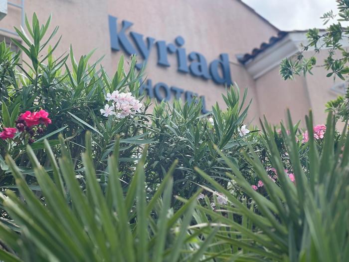 kyriad frejus centre