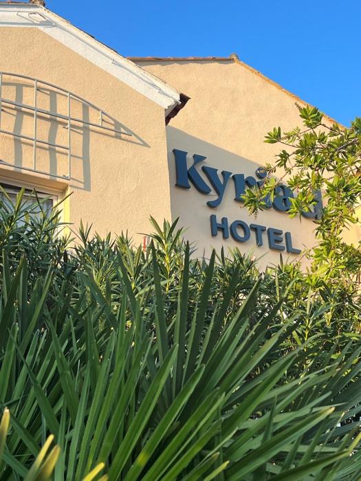 kyriad frejus centre