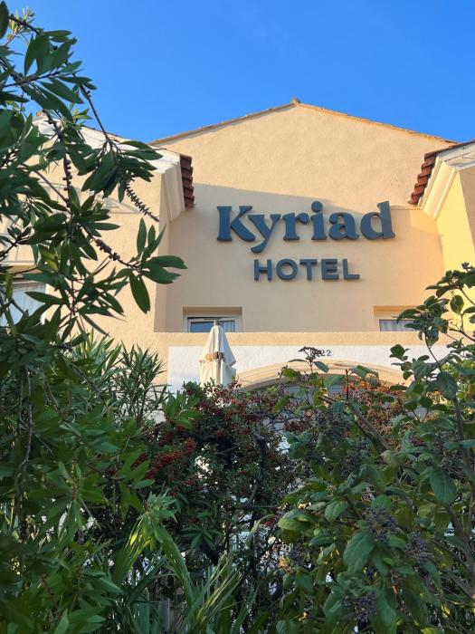 kyriad frejus centre