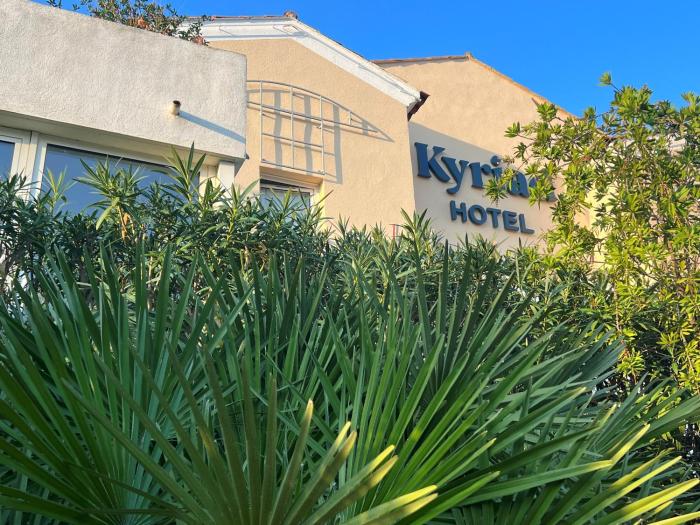 kyriad frejus centre