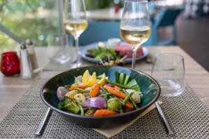 kyriad frejus centre