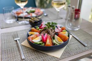 kyriad frejus centre