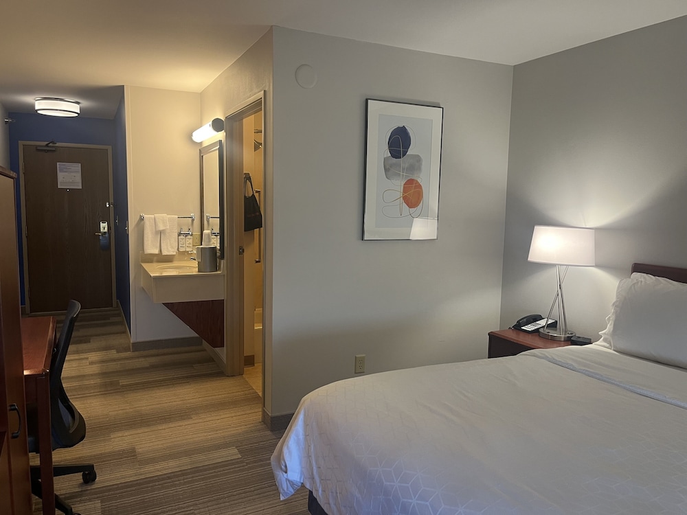 holiday inn express and suites sioux falls at empi