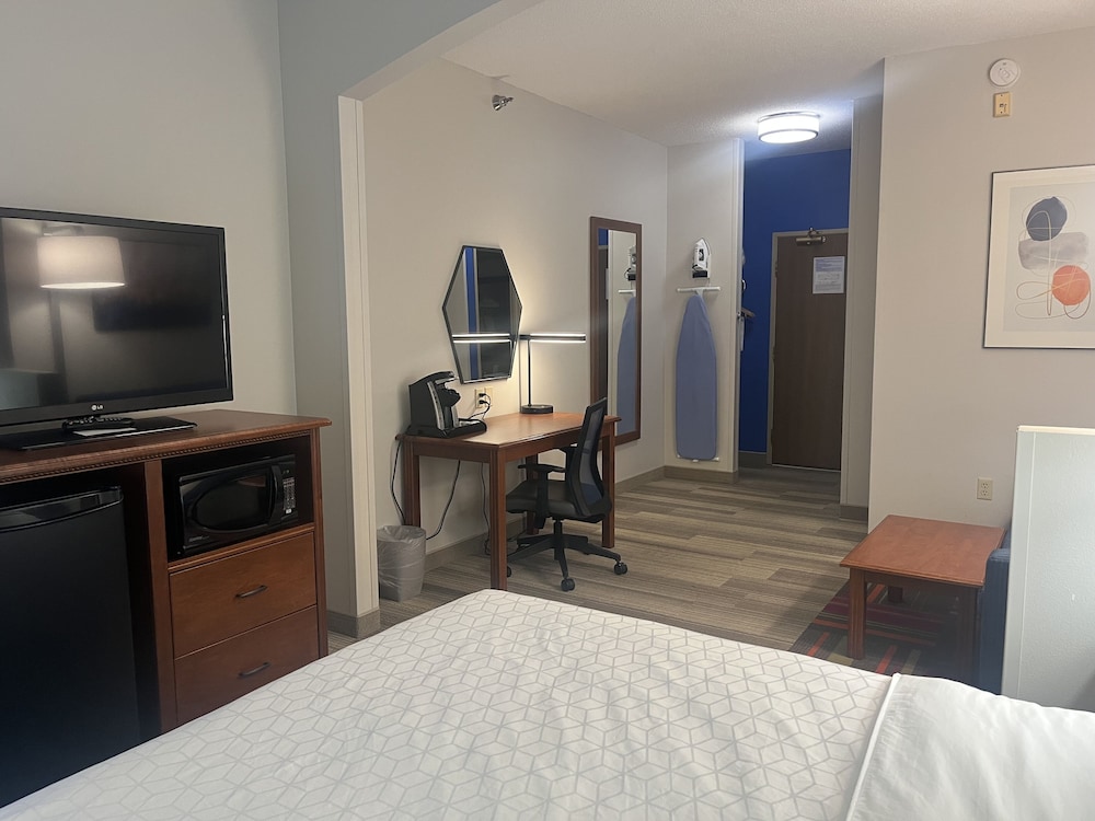 holiday inn express and suites sioux falls at empi