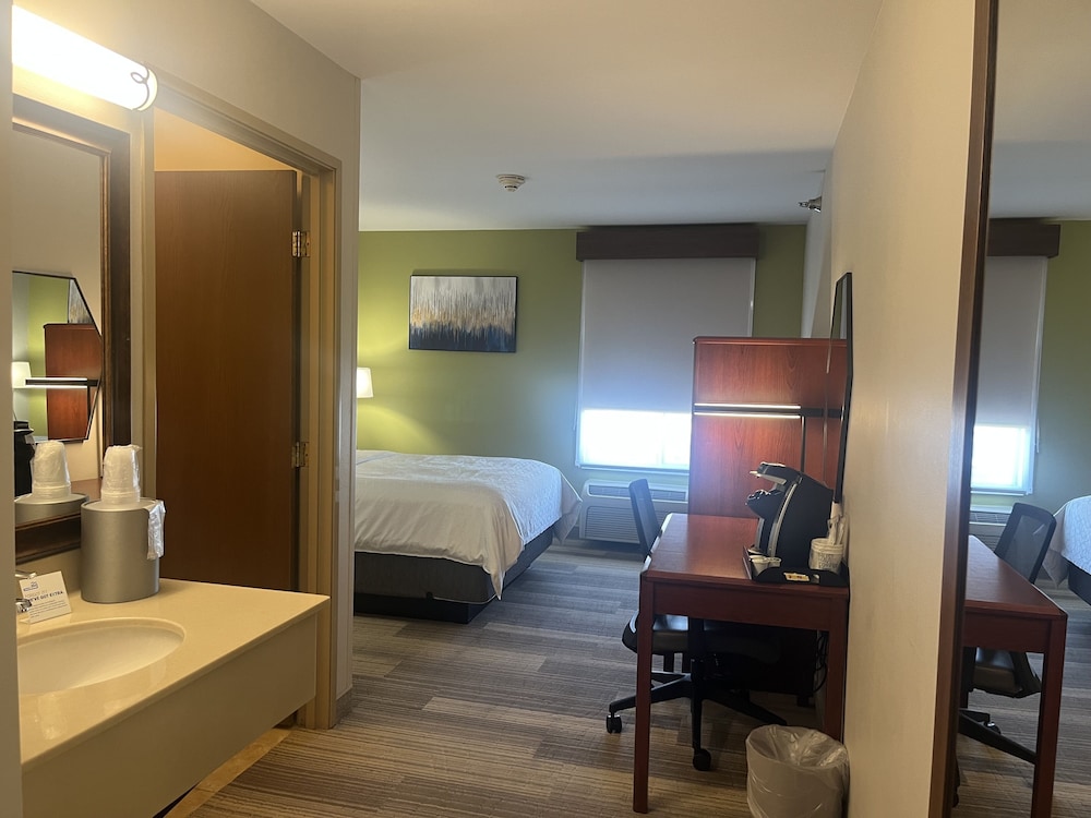 holiday inn express and suites sioux falls at empi