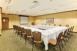 holiday inn express and suites sioux falls at empi