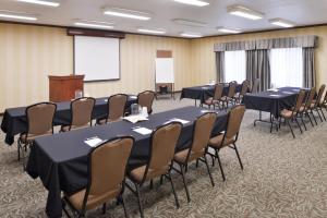 holiday inn express and suites sioux falls at empi