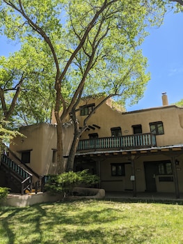 sagebrush inn and suites