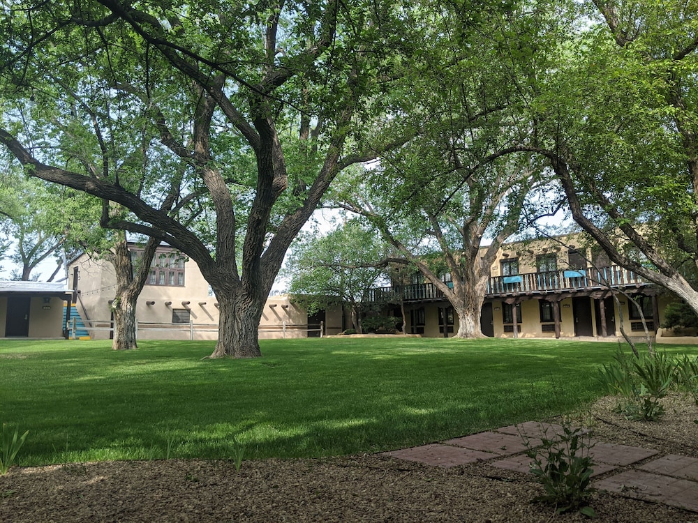 sagebrush inn and suites