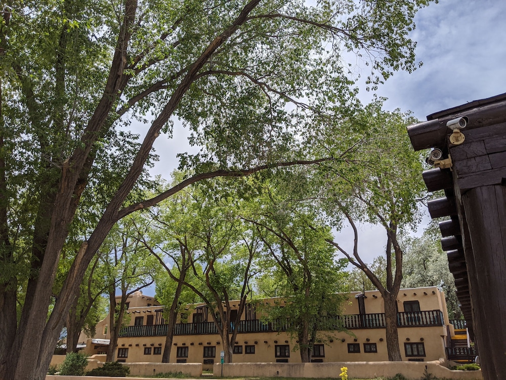 sagebrush inn and suites