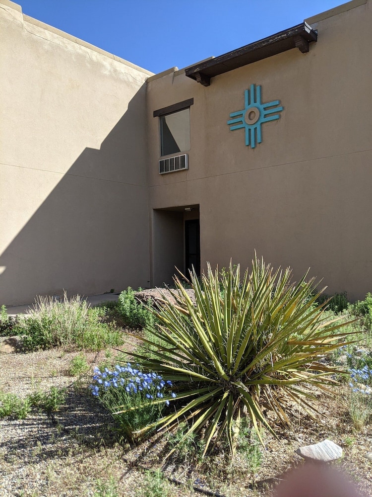 sagebrush inn and suites