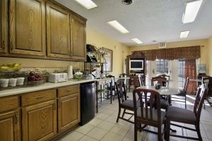 baymont by wyndham macon i 475