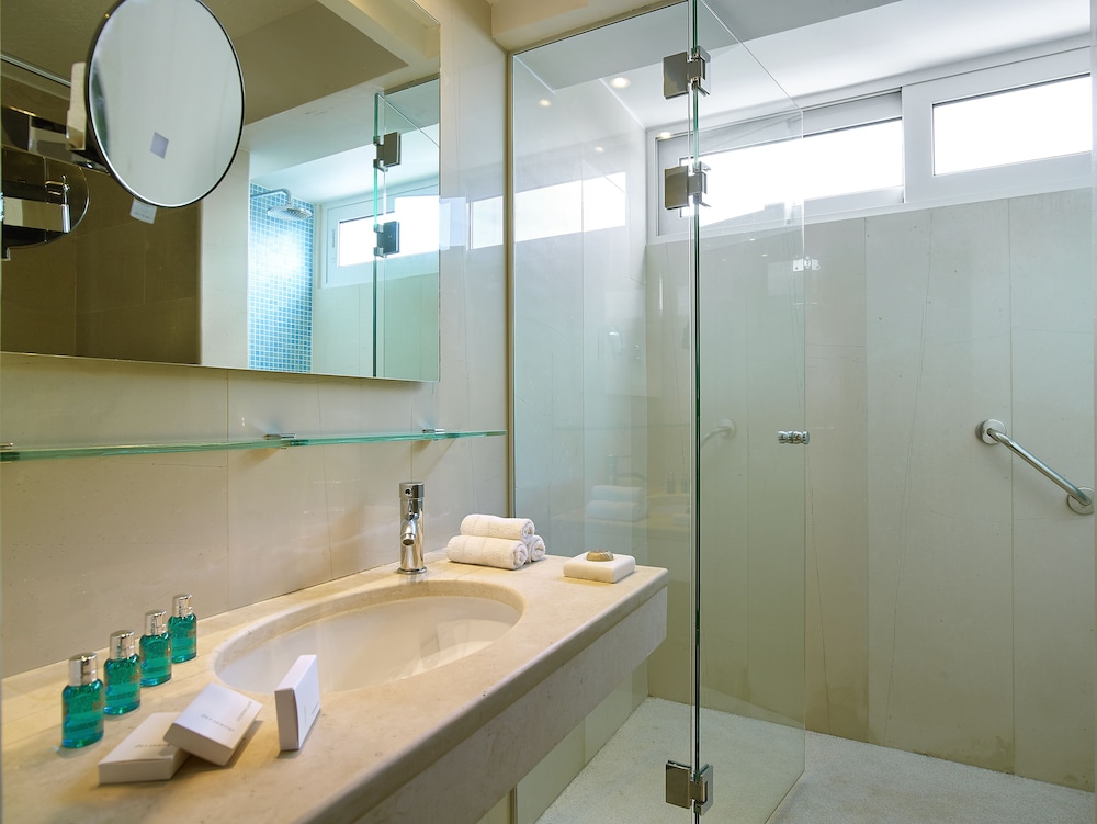st nicolas bay resort hotel and villas