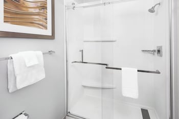 courtyard bowling green convention center