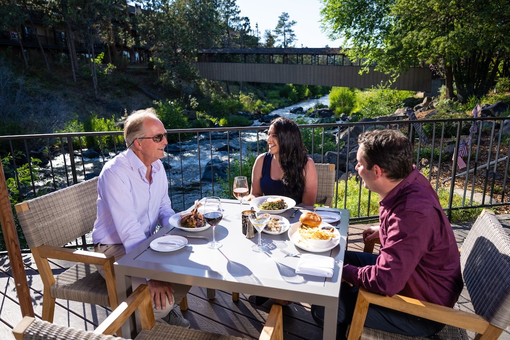 riverhouse lodge
