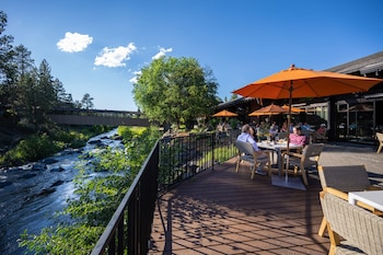 riverhouse lodge