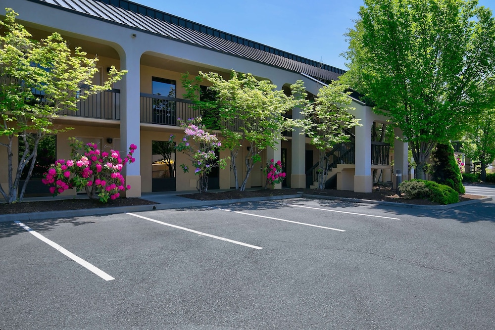 red lion inn and suites deschutes river bend