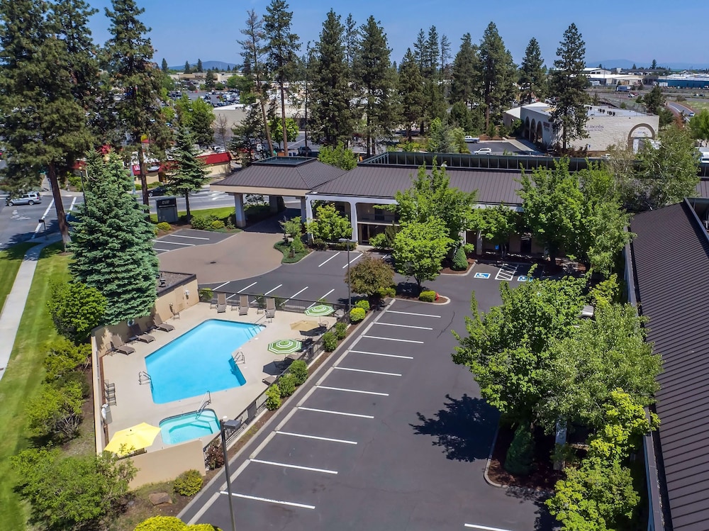 red lion inn and suites deschutes river bend