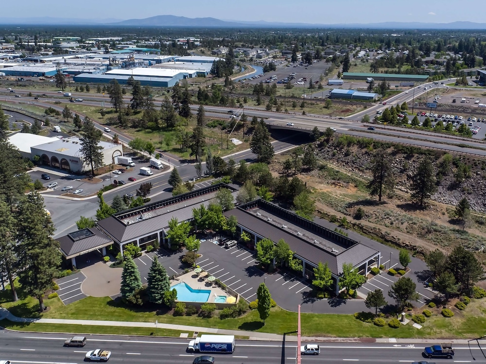 red lion inn and suites deschutes river bend