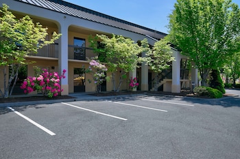 red lion inn and suites deschutes river bend