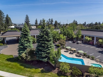 red lion inn and suites deschutes river bend