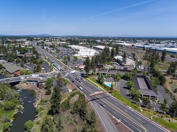 red lion inn and suites deschutes river bend