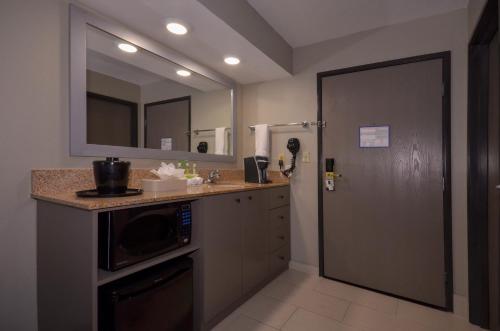 holiday inn express fayetteville univ of ar area by ihg
