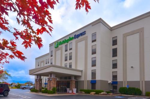 holiday inn express fayetteville univ of ar area by ihg