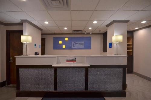 holiday inn express fayetteville univ of ar area by ihg
