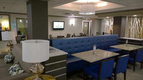 holiday inn express fayetteville univ of ar area by ihg