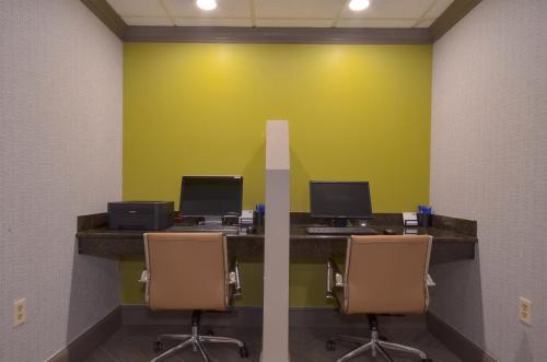 holiday inn express fayetteville univ of ar area by ihg