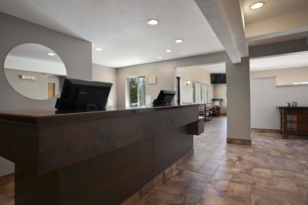 Super 8 By Wyndham Pocatello,Pocatello>>Paris,2 star