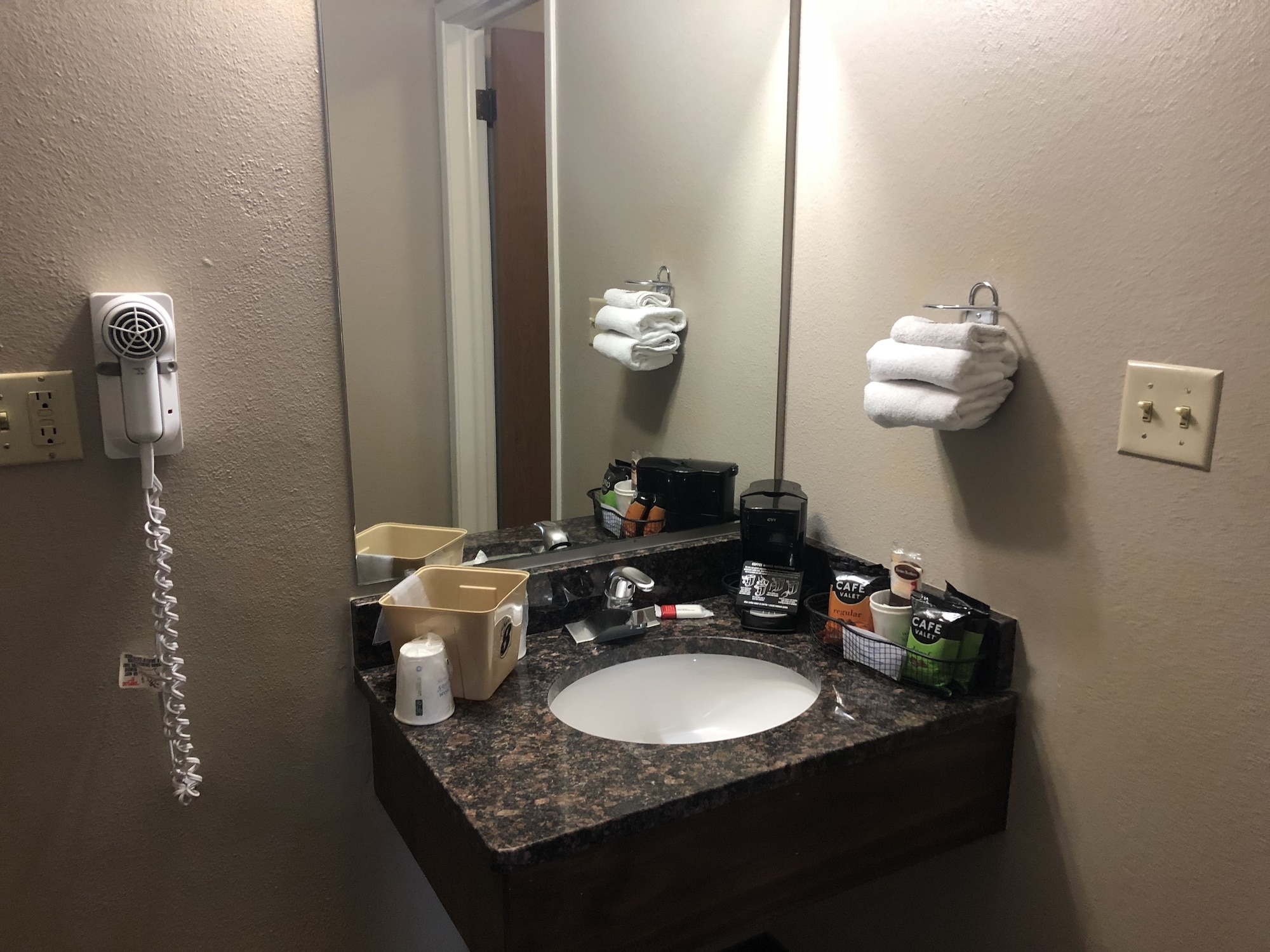 Super 8 By Wyndham Pocatello,Pocatello>>Paris,2 star
