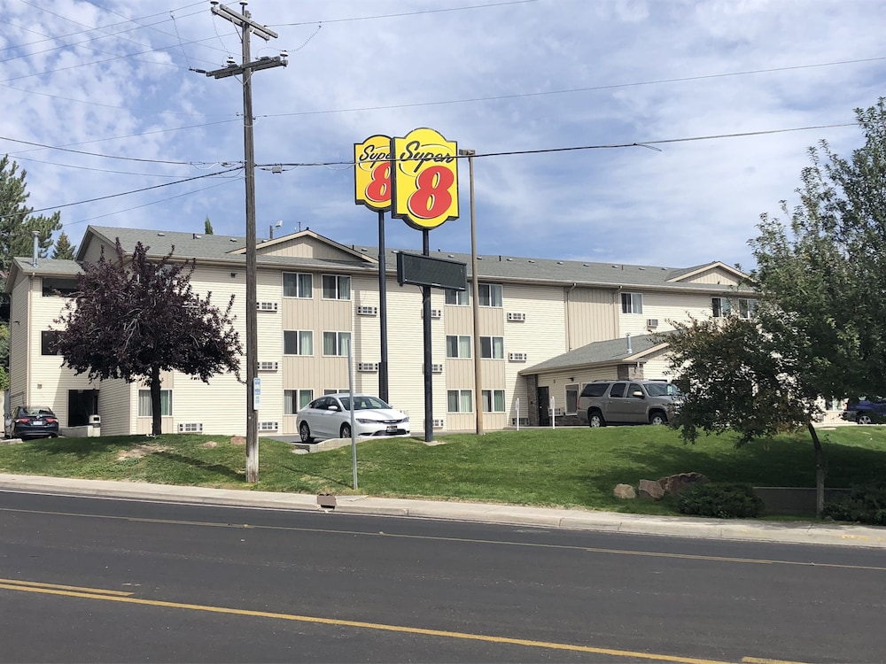 Super 8 By Wyndham Pocatello,Pocatello>>Paris,2 star