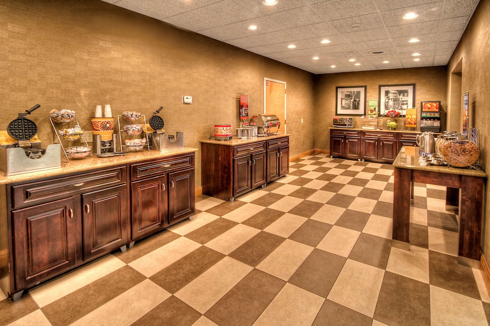 hampton inn and suites kalamazoo oshtemo