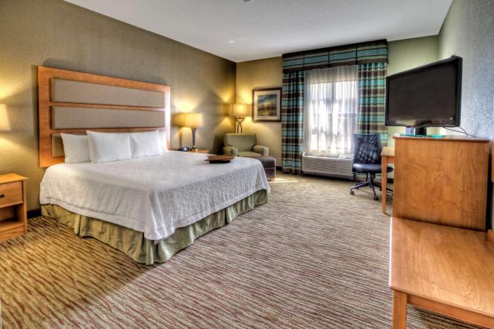 hampton inn and suites kalamazoo oshtemo