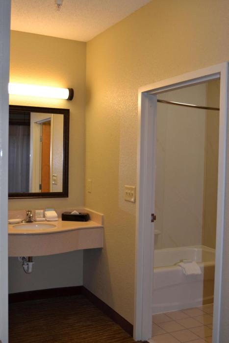 hampton inn and suites kalamazoo oshtemo