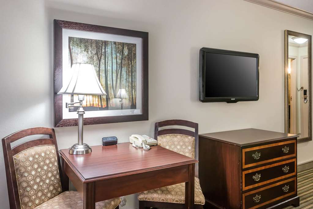 comfort inn plainwell