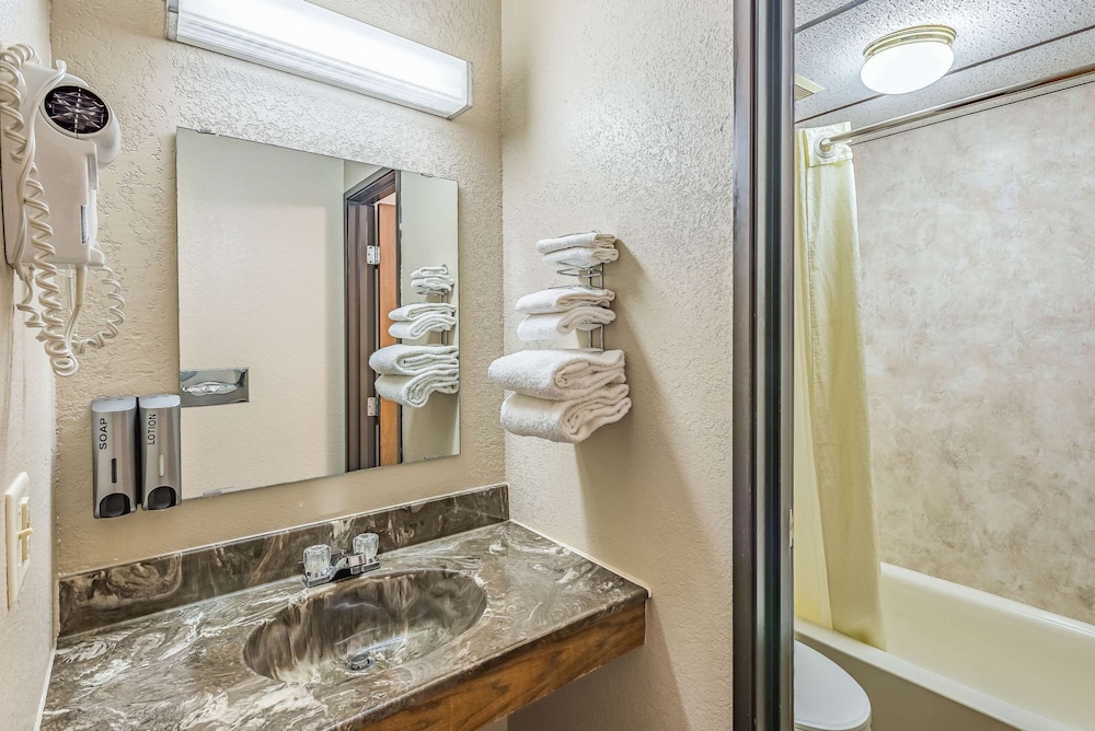 rodeway inn st joseph