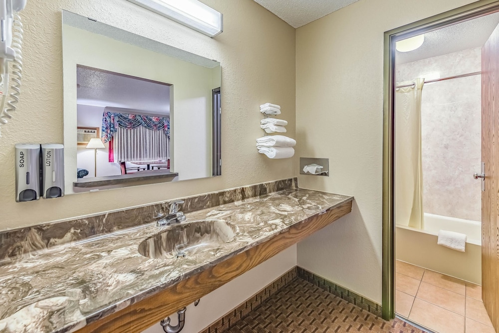 rodeway inn st joseph