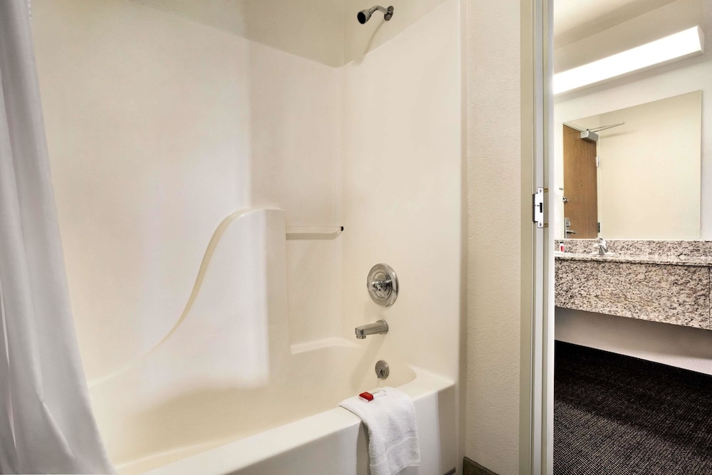 travelodge by wyndham cheyenne