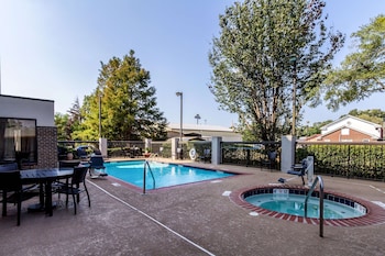 hampton inn jackson pearl international airport