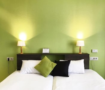 brit hotel aux sacres