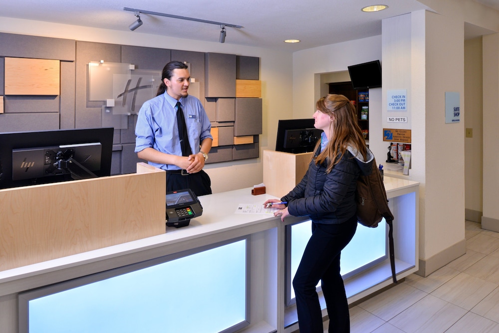 holiday inn express and suites arcata eureka airport area