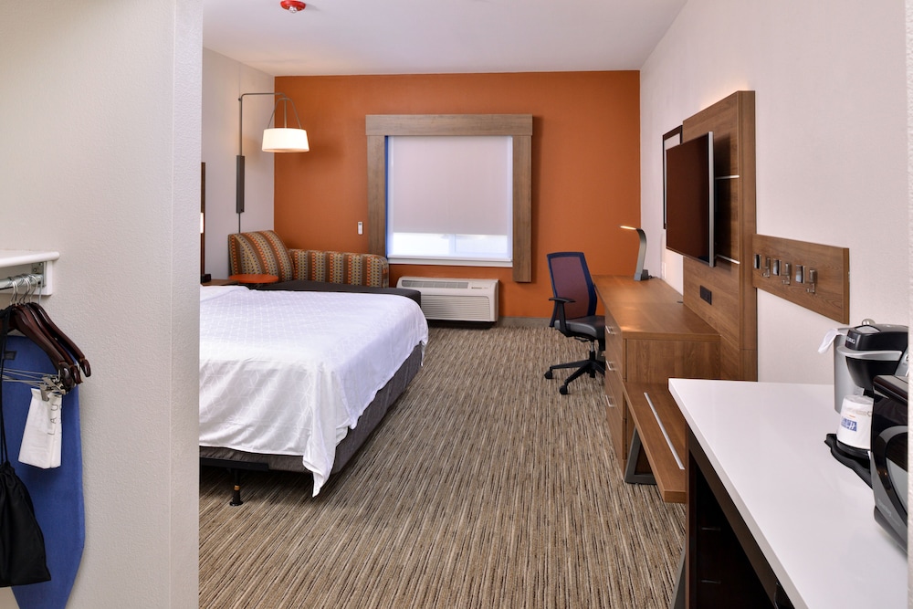 holiday inn express and suites arcata eureka airport area