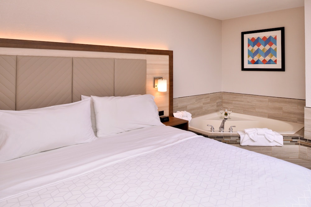 holiday inn express and suites arcata eureka airport area