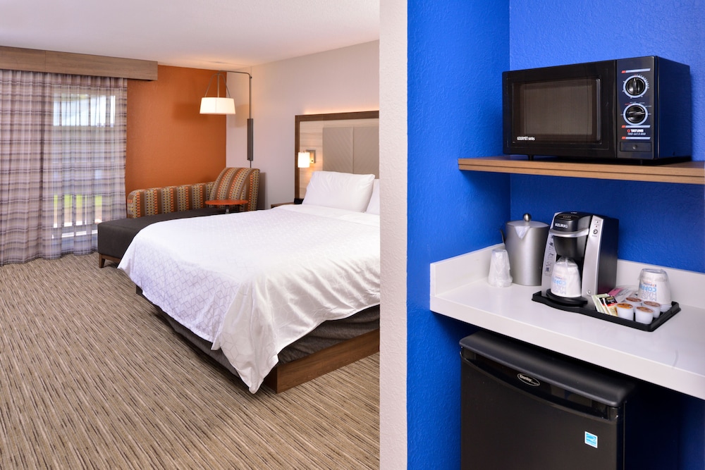 holiday inn express and suites arcata eureka airport area